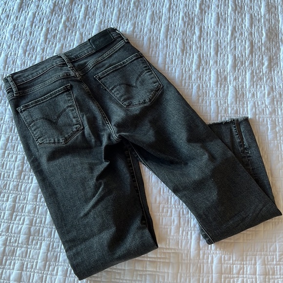 • Black Levi’s • - Picture 6 of 8